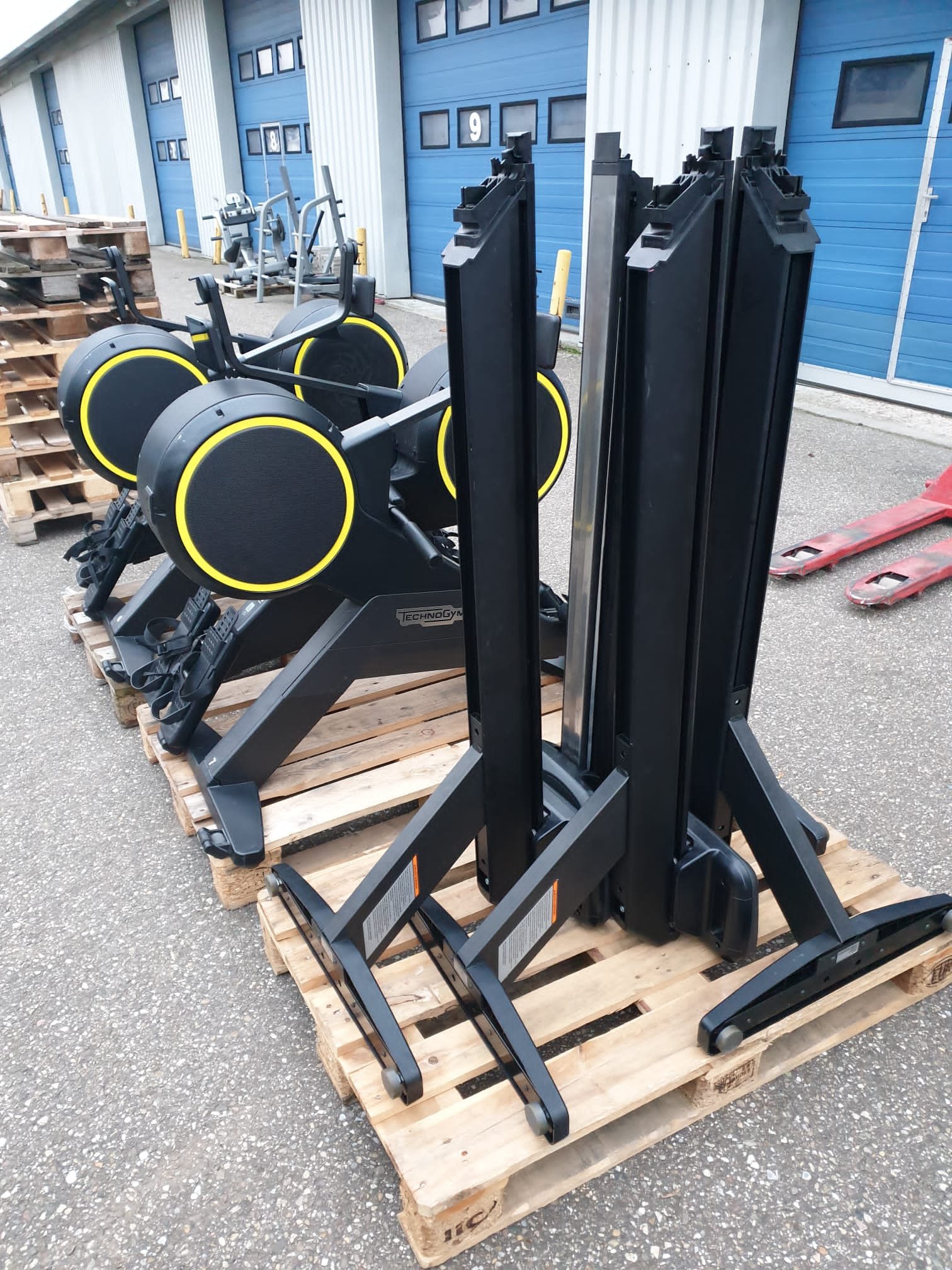 Fitness toestellen op pallet