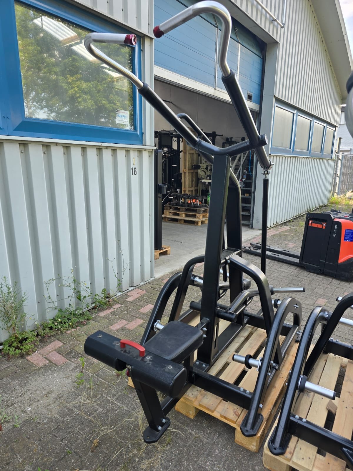 Nautilus Leverage Lat Pull Down